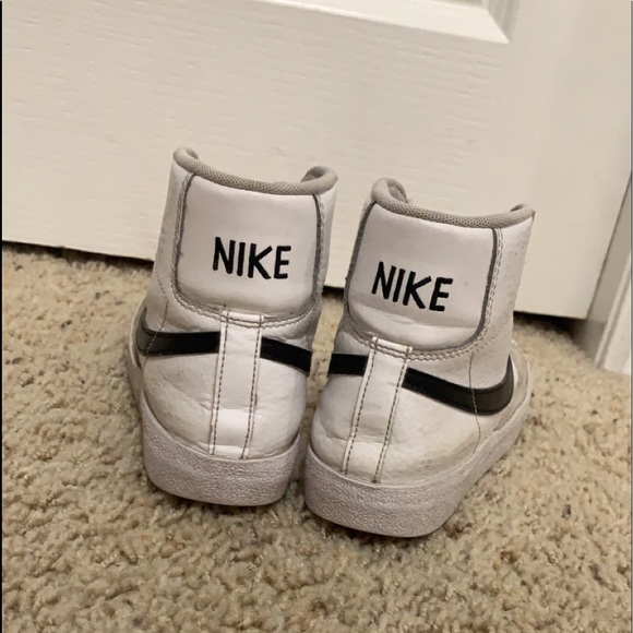 Kids white blazers👟 - Picture 3 of 4